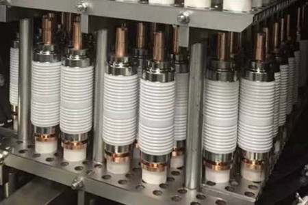 真空開關(guān)管產(chǎn)生操作過電壓的原因是什么？